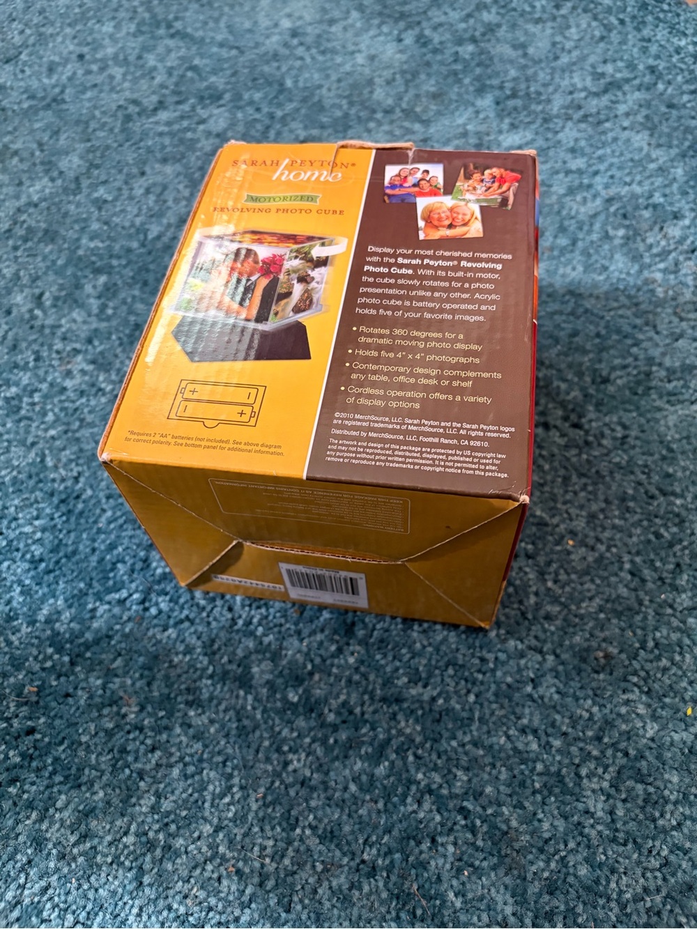 Motorized Revolving Photo Cube in Black - Picture 5 of 5